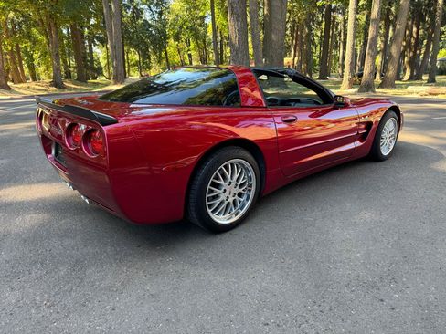 Used 2002 Chevrolet Corvette Coupe w/ Preferred Equipment Group1 RWD image 13