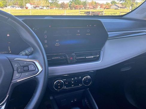 Used 2025 Chevrolet TrailBlazer LT w/ Convenience Package image 6