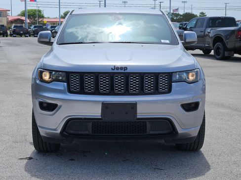 Used 2018 Jeep Grand Cherokee Altitude RWD image 8