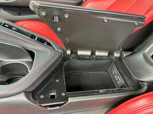 Used 2020 Chevrolet Corvette Stingray Coupe w/ 1LT RWD image 31