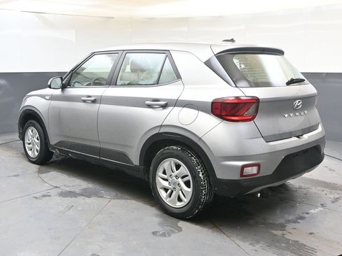 Certified 2023 Hyundai Venue SE image 3