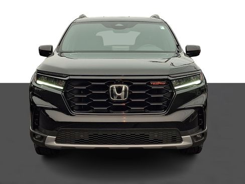 Certified 2025 Honda Pilot TrailSport image 2