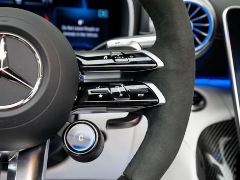 Used 2025 Mercedes-Benz SL 63 AMG 4MATIC image 34