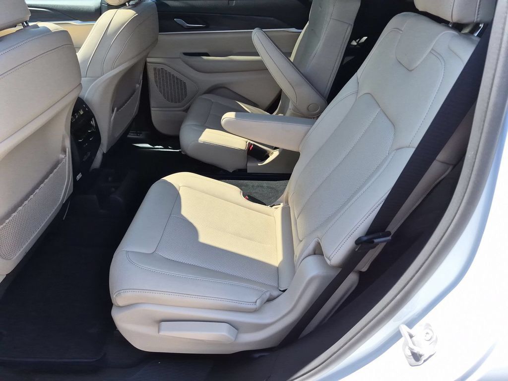 Certified 2025 Jeep Grand Cherokee L Limited w/ Luxury Tech Group II AWD/4WD image 27
