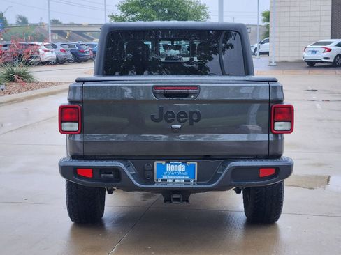 Used 2021 Jeep Gladiator Sport AWD/4WD image 6