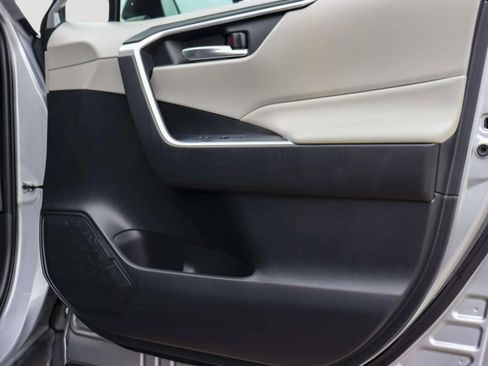 Used 2019 Toyota RAV4 XLE image 34