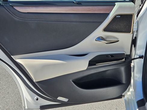 Used 2023 Lexus ES 300h Ultra Luxury w/ Accessory Package (Z2) image 22