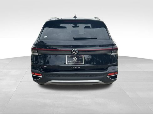 New 2026 Volkswagen Taos SE FWD image 5