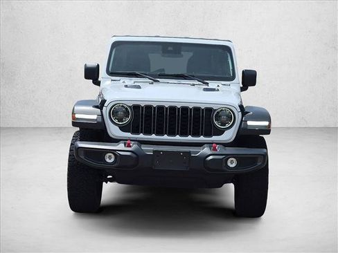 Used 2025 Jeep Wrangler Unlimited Rubicon AWD/4WD image 2