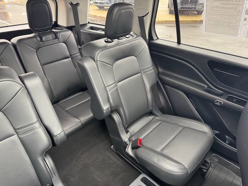 Used 2025 Lincoln Aviator Premiere AWD image 16