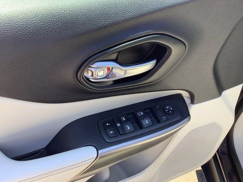 Used 2021 Jeep Cherokee Latitude Lux w/ Trailer Tow Group image 10