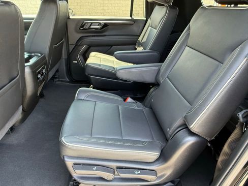 Used 2025 Chevrolet Suburban Premier RWD image 30