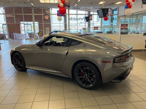 Certified 2024 Nissan Z Performance w/ Floor Mat Package image 3