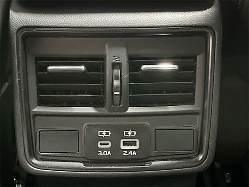 Used 2025 Subaru Forester Limited image 27