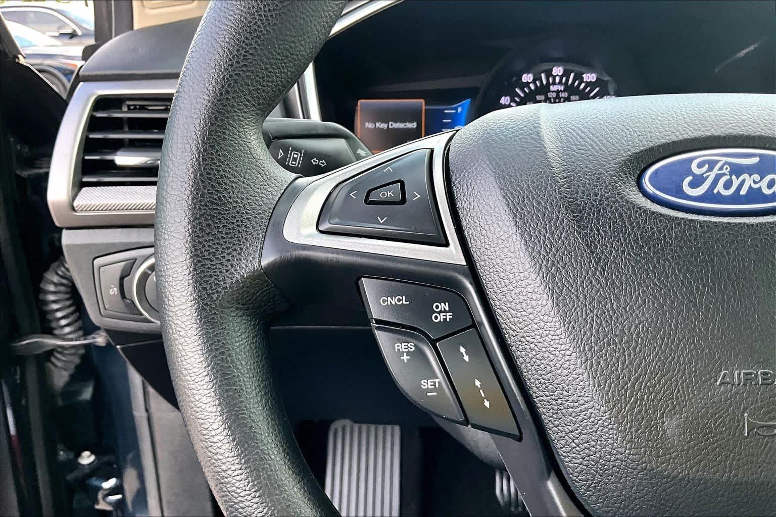 Used 2020 Ford Fusion SE FWD image 24