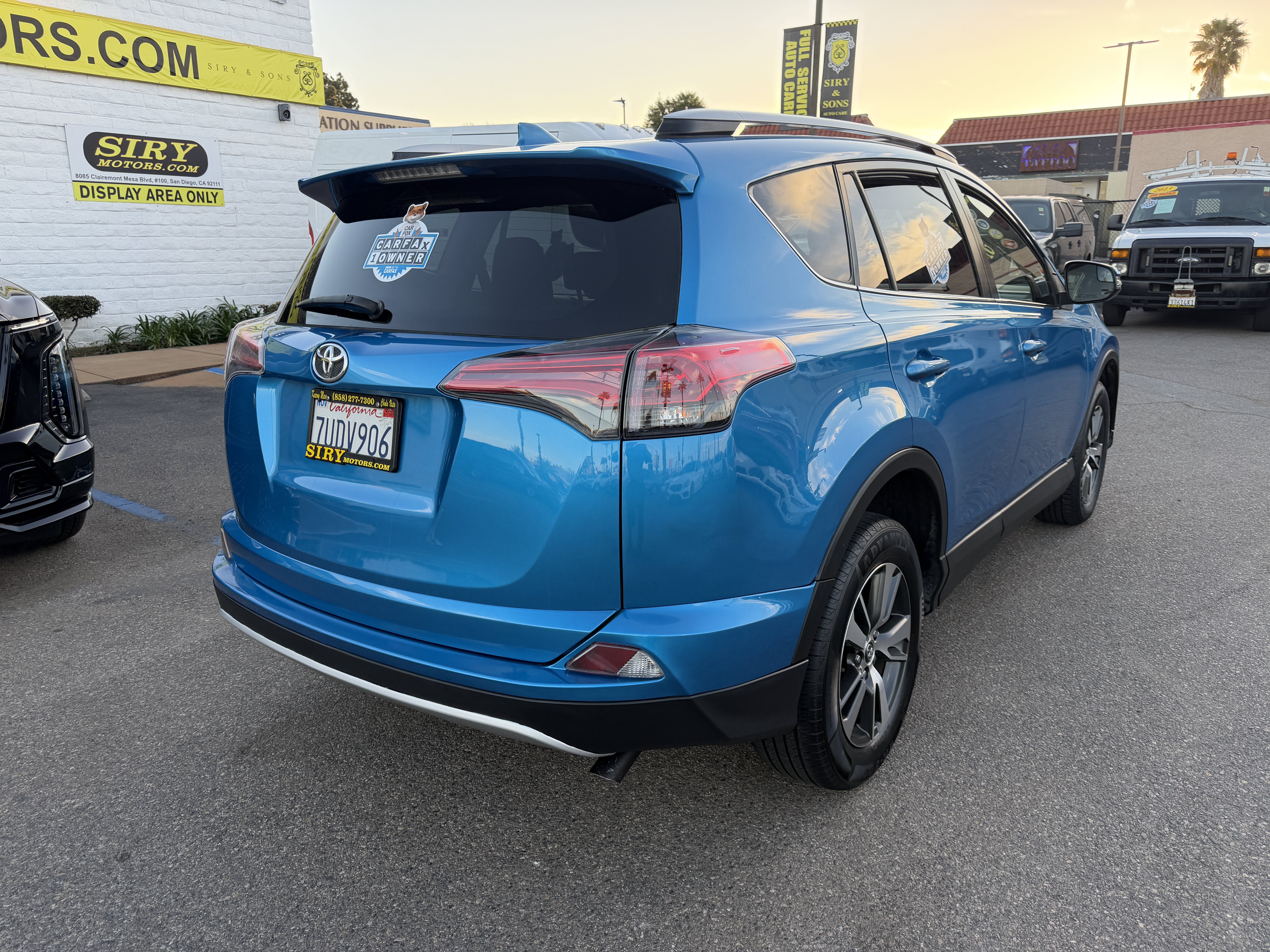 Used 2017 Toyota RAV4 XLE w/ Preferred Accessory Package FWD image 3
