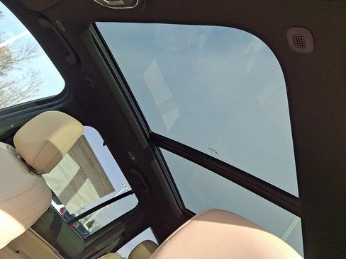 New 2025 Jeep Grand Cherokee Limited w/ Luxury Tech Group II image 11