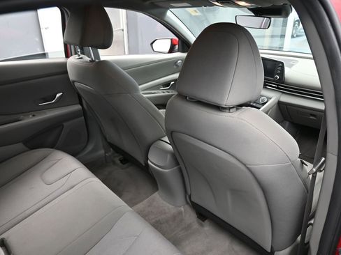 Used 2022 Hyundai Elantra SE w/ Cargo Package image 38