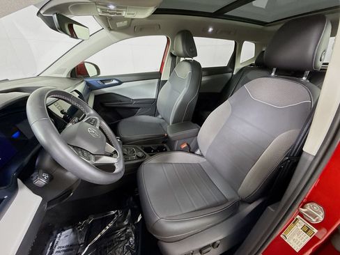 Certified 2023 Volkswagen Taos SE w/ Panoramic Sunroof Package AWD/4WD image 5