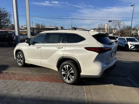 Used 2020 Toyota Highlander XLE image 5