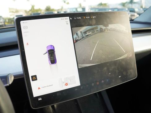 Used 2022 Tesla Model Y Long Range image 13