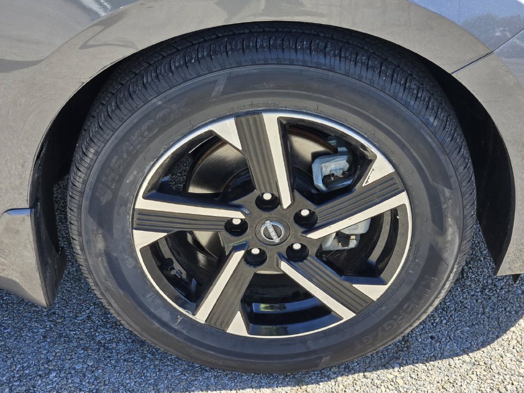 Certified 2025 Nissan Sentra SV FWD image 6