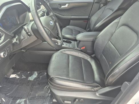 Used 2020 Ford Escape Titanium w/ Titanium Premium Package 2.0 AWD/4WD image 16