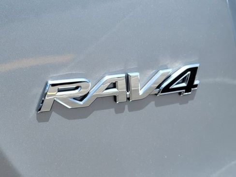 Used 2017 Toyota RAV4 LE w/ Carpet Mat Package FWD image 22