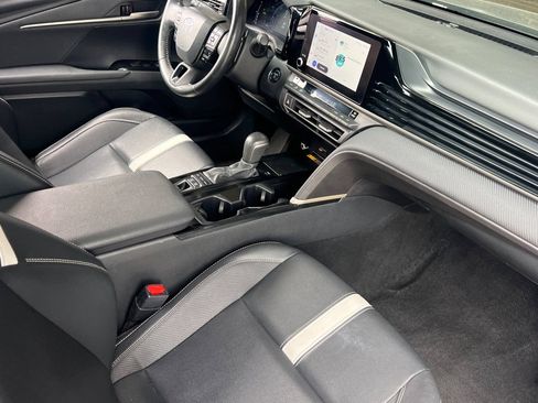 Used 2025 Toyota Camry SE FWD image 15