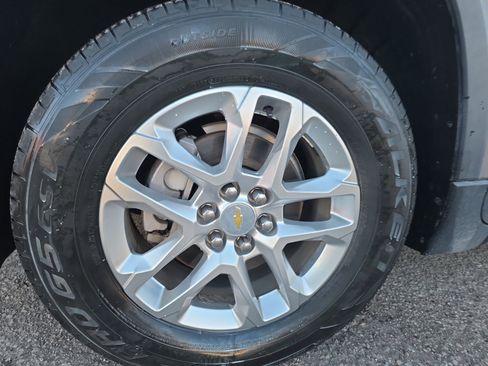 Used 2019 Chevrolet Traverse LT image 11