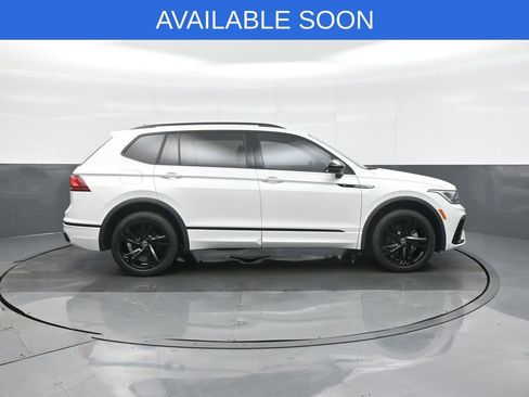 Used 2023 Volkswagen Tiguan SE R-Line image 8