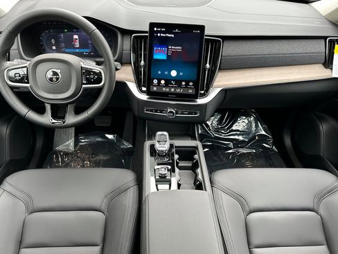 New 2025 Volvo XC90 B6 Plus image 11