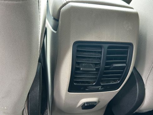 Used 2019 Ford Escape SE FWD image 11