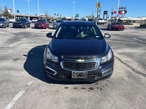 Used 2015 Chevrolet Cruze L image 3