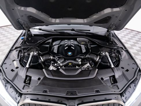 Certified 2022 BMW 750i xDrive w/ Executive Package image 32