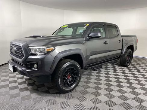 Used 2019 Toyota Tacoma TRD Sport w/ Technology Package AWD/4WD image 4