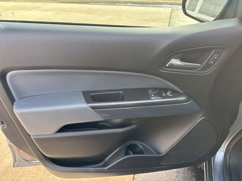 Used 2019 Chevrolet Colorado Z71 image 32