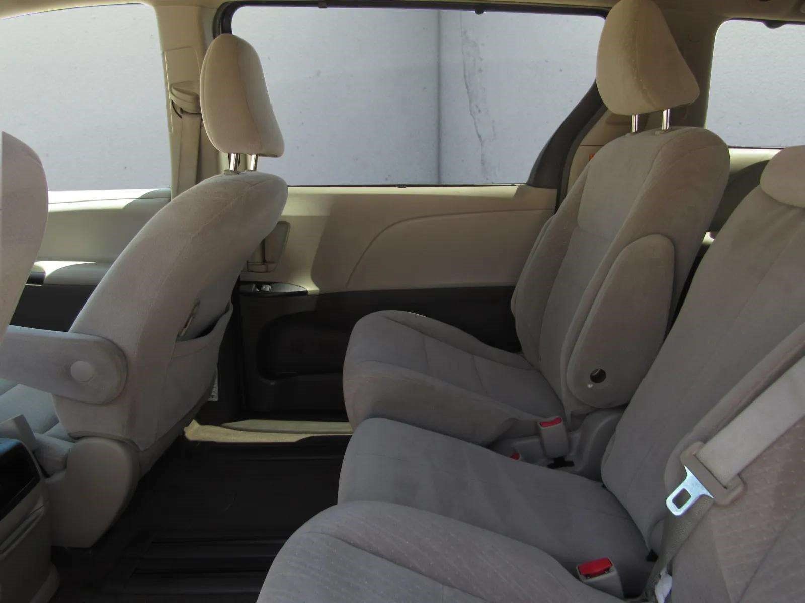 Used 2016 Toyota Sienna LE FWD image 13