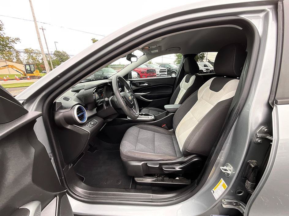 Used 2024 Chevrolet Trax LS FWD image 3
