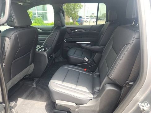 Used 2026 Chevrolet Traverse LT w/ Driver Confidence Package AWD/4WD image 3