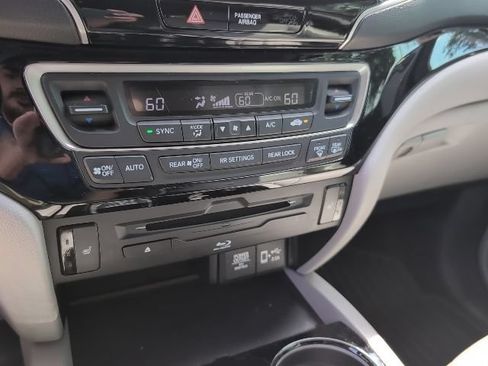 Used 2019 Honda Pilot Touring image 19
