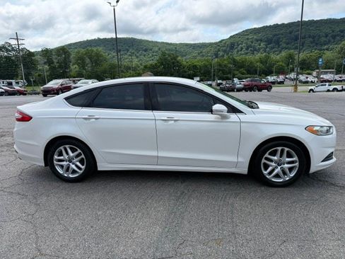 Used 2014 Ford Fusion SE FWD image 2