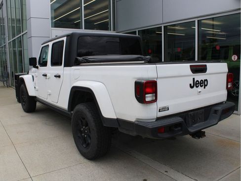 Certified 2021 Jeep Gladiator Willys image 9
