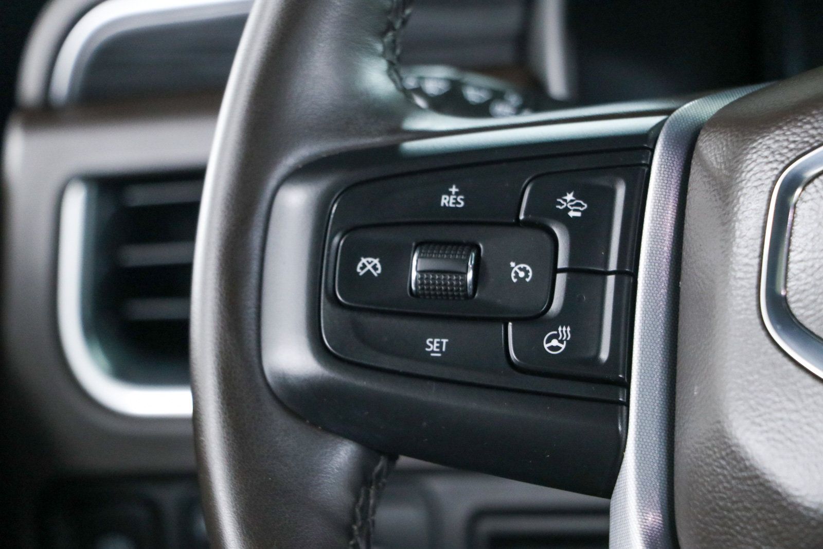 Used 2023 GMC Yukon SLT w/ SLT Premium Package AWD/4WD image 14
