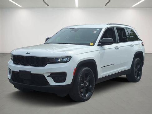 Used 2023 Jeep Grand Cherokee Altitude AWD/4WD image 1