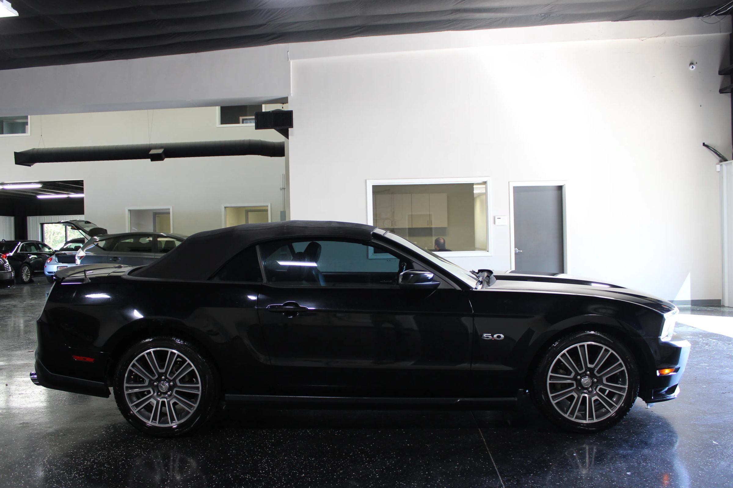 Used 2011 Ford Mustang GT Premium w/ Comfort Pkg RWD image 2