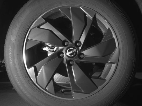 Used 2025 Nissan Rogue SV FWD image 15