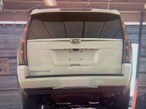 Used 2020 Cadillac Escalade Platinum RWD image 11