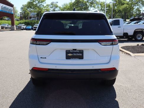 Used 2024 Jeep Grand Cherokee Altitude AWD/4WD image 29