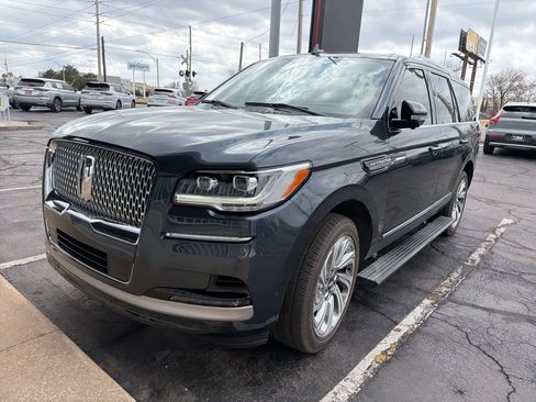 Used 2024 Lincoln Navigator Reserve image 1